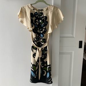 Pattern dress with belt